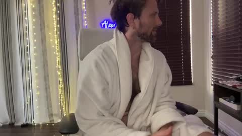 Snapshot of alexmanndickerson chatting on 10.03.25 Alex Mann online show from 10.03.25