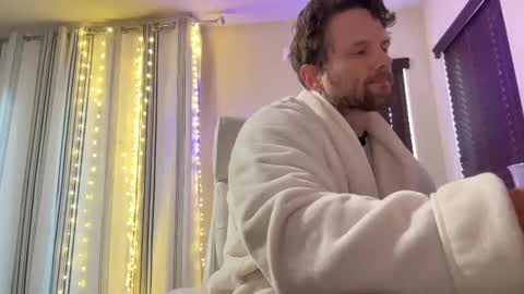 Snapshot of alexmanndickerson chatting on 10.06.25 Alex Mann online show from 10.06.25