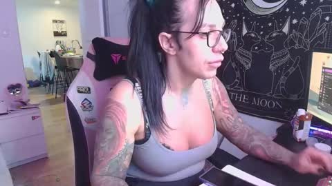 Snapshot of alexyasnow chatting on 10.15.25 alexyasnow online show from 10.15.25
