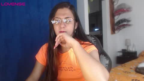 Snapshot of alguien_mas01 chatting on 10.15.25 cami online show from 10.15.25