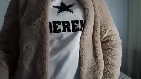 Snapshot of alia054 chatting on 01.13.25 Alia online show from 01.13.25