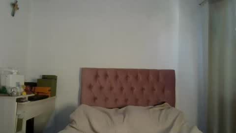 Snapshot of alia054 chatting on 01.22.25 Alia online show from 01.22.25