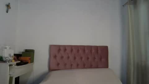 Snapshot of alia054 chatting on 02.14.25 Alia online show from 02.14.25