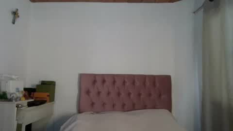 Snapshot of alia054 chatting on 02.18.25 Alia online show from 02.18.25