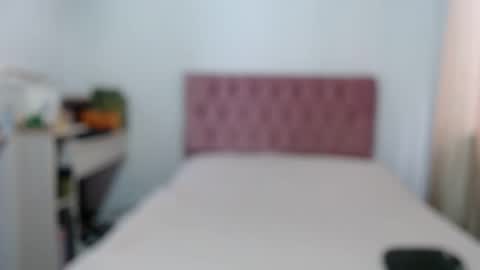 Snapshot of alia054 chatting on 09.18.25 Alia online show from 09.18.25