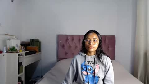 Snapshot of alia054 chatting on 09.23.25 Alia online show from 09.23.25