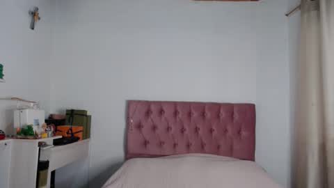 Snapshot of alia054 chatting on 10.06.25 Alia online show from 10.06.25