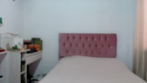 Snapshot of alia054 chatting on 10.18.25 Alia online show from 10.18.25