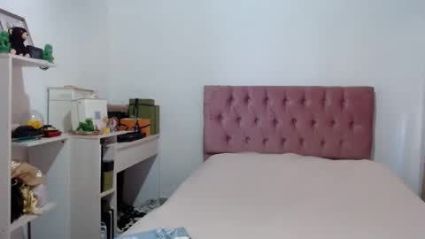 Snapshot of alia054 chatting on 10.22.25 Alia online show from 10.22.25