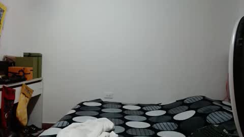 Snapshot of alia054 chatting on 12.01.25 Alia online show from 12.01.25