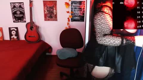 Snapshot of alicce_moon_ chatting on 01.02.25 online show from 01.02.25