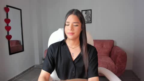 Snapshot of alice23jones chatting on 03.08.25 Alice online show from 03.08.25