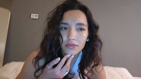 A R Y A  T I A online show from 01.15.25