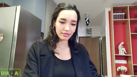 A R Y A  T I A online show from 02.13.25