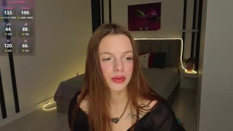 Snapshot of alice_delaney chatting on 09.12.25 Alice online show from 09.12.25