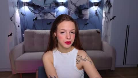 Snapshot of alice_delaney chatting on 10.25.25 Alice online show from 10.25.25