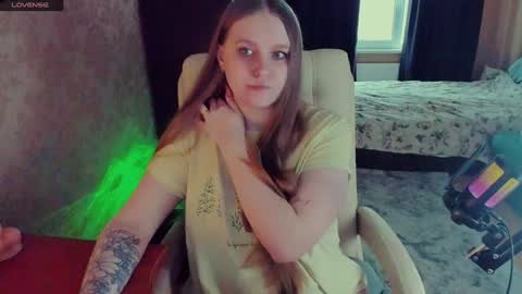 Snapshot of alice_dreamgirl_ chatting on 02.08.25 Alice 3 online show from 02.08.25