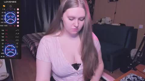 Snapshot of alice_dreamgirl_ chatting on 10.01.25 Alice 3 online show from 10.01.25