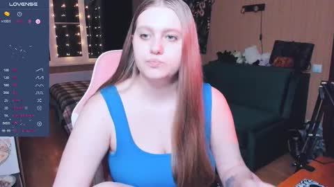 Snapshot of alice_dreamgirl_ chatting on 11.30.25 Alice 3 online show from 11.30.25