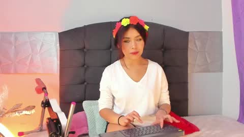  Alice Evans online show from 02.05.25