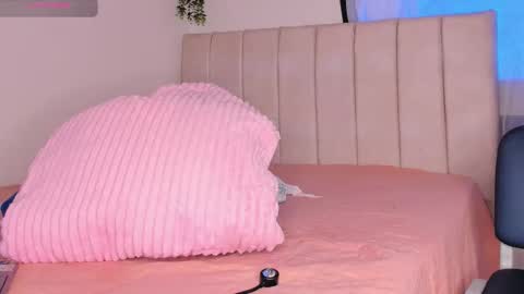 Snapshot of alice_guzman1 chatting on 11.16.25 ALICE Alice guzman online show from 11.16.25