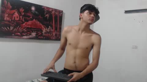 Snapshot of alice_julls chatting on 09.27.25 alice online show from 09.27.25