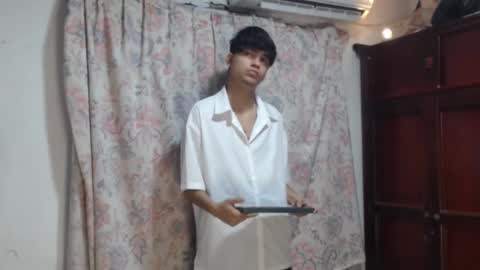 Snapshot of alice_julls chatting on 01.10.26 alice online show from 01.10.26