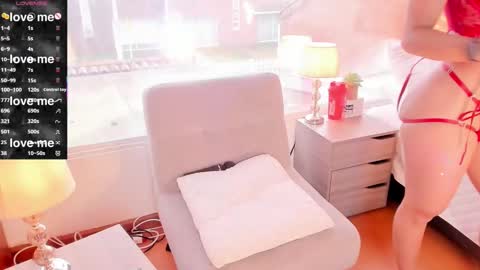 Snapshot of alice_levine chatting on 10.06.25 Alice online show from 10.06.25