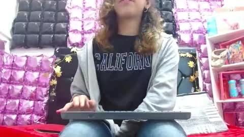 Snapshot of alice_magnus chatting on 10.10.25 alice online show from 10.10.25