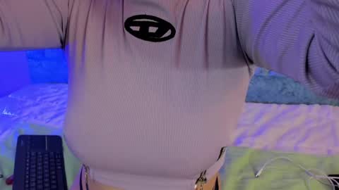 Snapshot of alice_martinez_ chatting on 01.23.25 alice and amber online show from 01.23.25