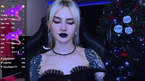 Snapshot of alice_specter chatting on 12.13.24 Alice online show from 12.13.24