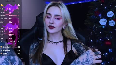 Snapshot of alice_specter chatting on 12.20.24 Alice online show from 12.20.24