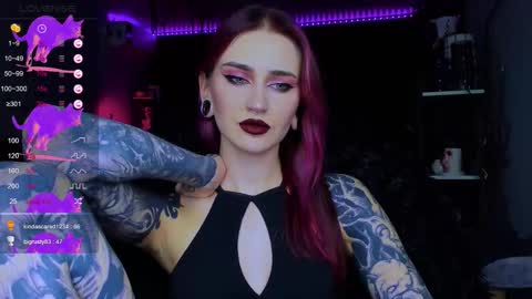 Snapshot of alice_specter chatting on 10.18.25 Alice online show from 10.18.25