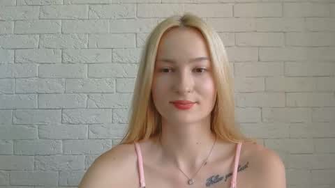 Snapshot of alice_sweet_01 chatting on 06.10.26 Alice online show from 06.10.26