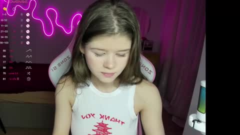 Snapshot of alice_tails chatting on 03.09.25 Alice online show from 03.09.25