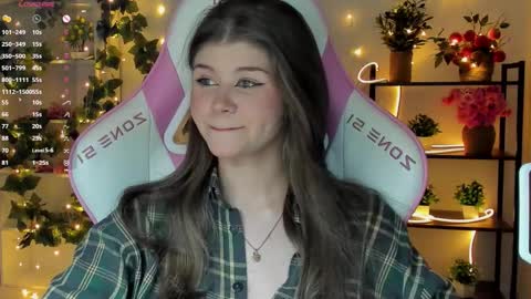 Snapshot of alice_tails chatting on 09.12.25 Alice online show from 09.12.25