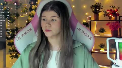 Snapshot of alice_tails chatting on 09.16.25 Alice online show from 09.16.25