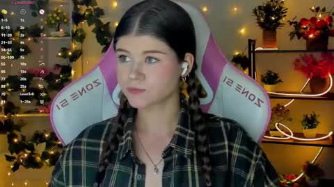 Snapshot of alice_tails chatting on 09.26.25 Alice online show from 09.26.25