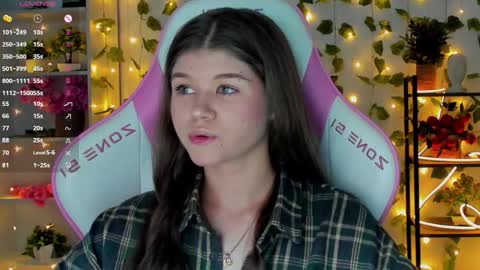 Snapshot of alice_tails chatting on 10.23.25 Alice online show from 10.23.25