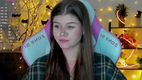 Snapshot of alice_tails chatting on 11.03.25 Alice online show from 11.03.25