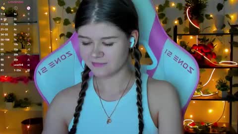 Snapshot of alice_tails chatting on 11.06.25 Alice online show from 11.06.25