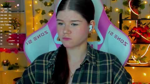 Snapshot of alice_tails chatting on 11.18.25 Alice online show from 11.18.25