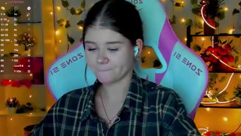 Snapshot of alice_tails chatting on 11.21.25 Alice online show from 11.21.25