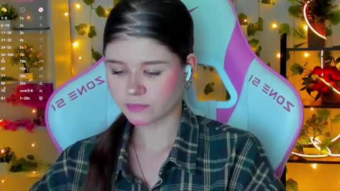 Snapshot of alice_tails chatting on 11.23.25 Alice online show from 11.23.25