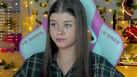 Snapshot of alice_tails chatting on 11.26.25 Alice online show from 11.26.25