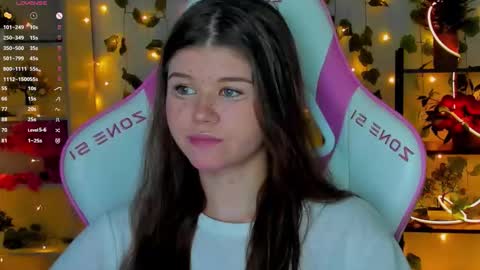 Snapshot of alice_tails chatting on 12.03.25 Alice online show from 12.03.25