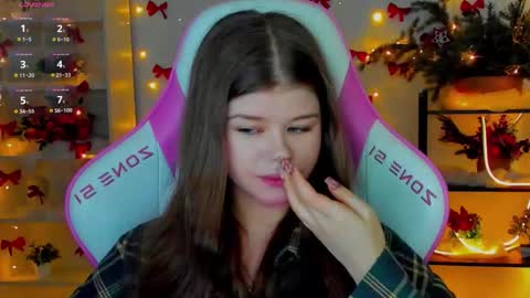 Snapshot of alice_tails chatting on 12.17.25 Alice online show from 12.17.25