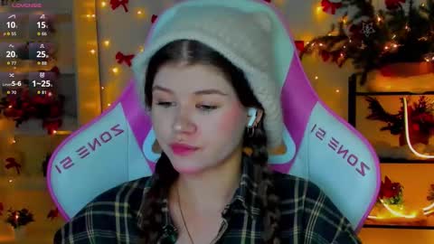 Snapshot of alice_tails chatting on 12.18.25 Alice online show from 12.18.25