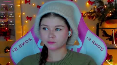 Snapshot of alice_tails chatting on 12.19.25 Alice online show from 12.19.25