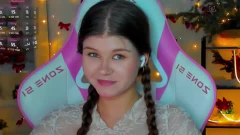 Snapshot of alice_tails chatting on 12.22.25 Alice online show from 12.22.25